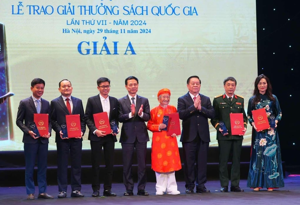 Cụ ông 104 tuổi giành giải A Giải thưởng Sách Quốc gia - 2