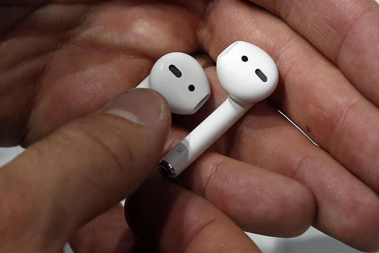 Cách khắc phục một AirPod không hoạt động - Ảnh 1.