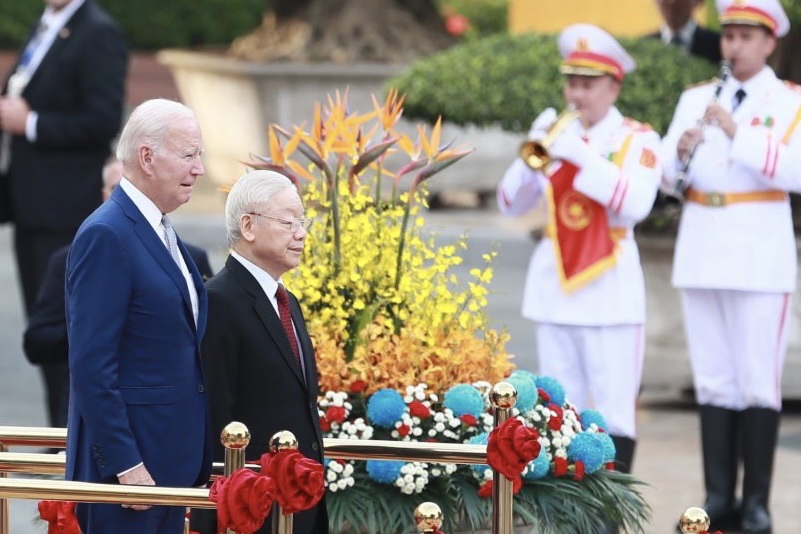 El secretario general Nguyen Phu Trong presidió la ceremonia de bienvenida del presidente estadounidense Joe Biden. Foto: AFP