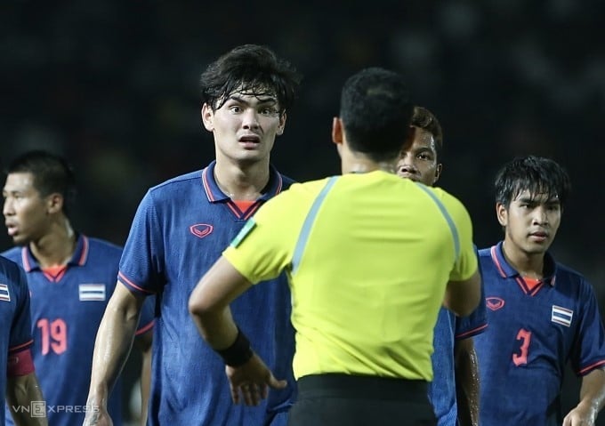 Khemdee announced that the final match against Indonesia would be his last time wearing the Thai shirt. Photo: Hieu Luong