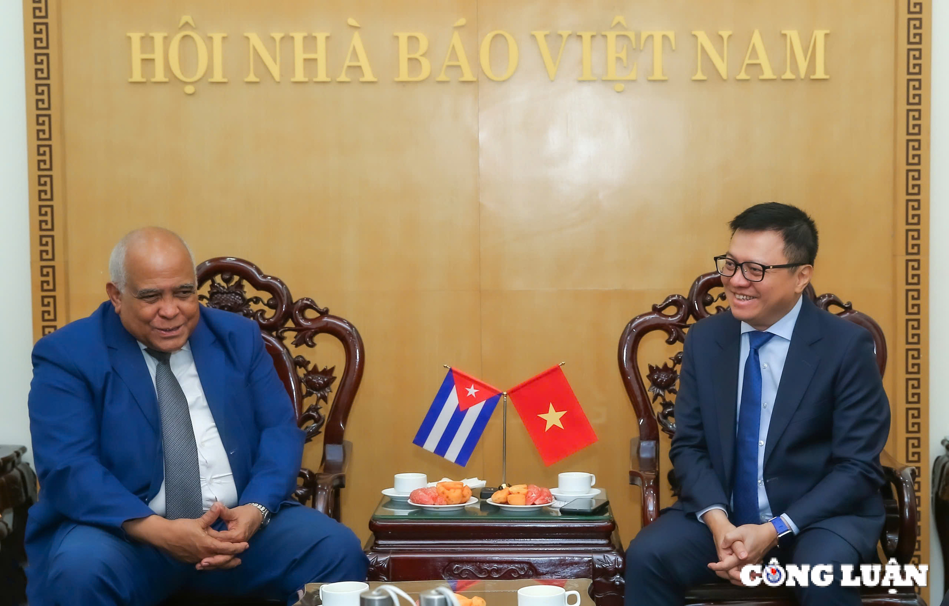 Chairman of Vietnam Journalists Association receives Cuban Ambassador delegation photo 1