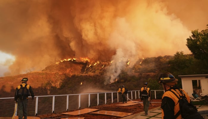 Waldbrände in Los Angeles breiten sich weiter aus und verursachen unermesslichen Schaden