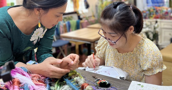 Hand embroidery 'recovers' through women's fashion workshop