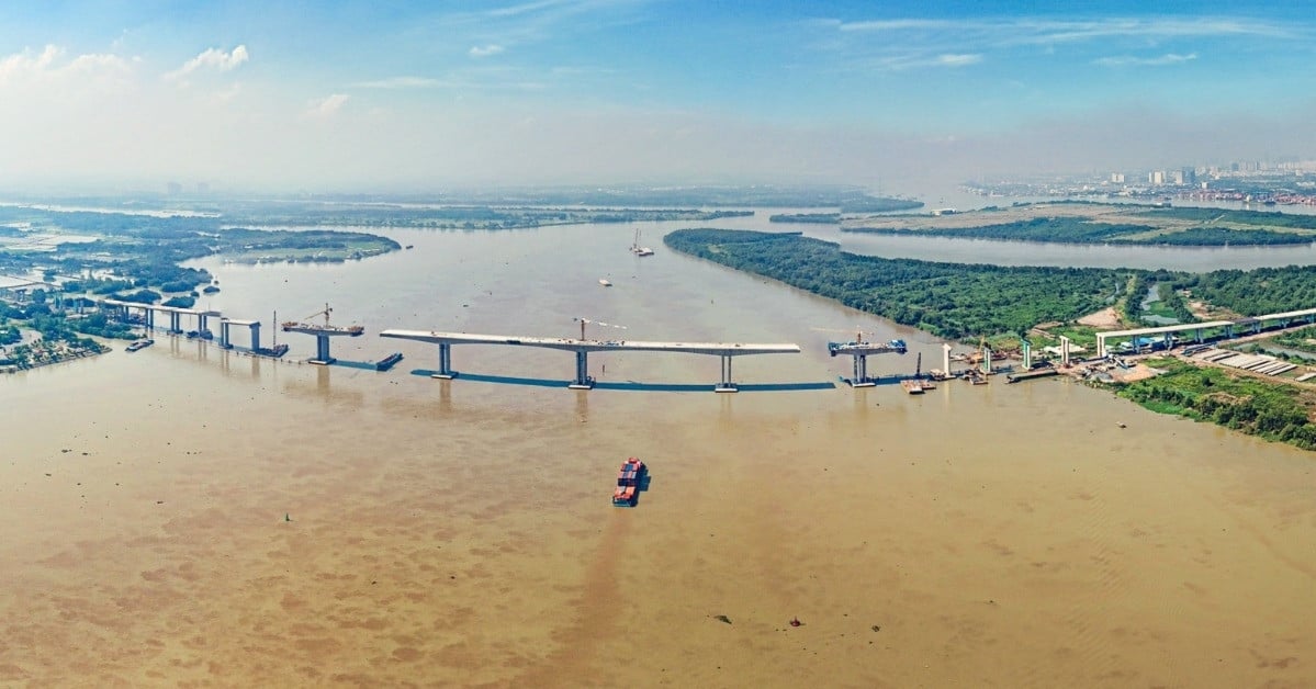 El puente más grande de la carretera de circunvalación número 3 de la ciudad de Ho Chi Minh ha recibido suficiente terreno y está listo para terminarse cuatro meses antes de lo previsto