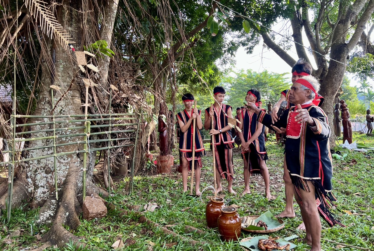 Festival unique des larmes de Gia Lai, belle culture du peuple Gia Lai, photo 1