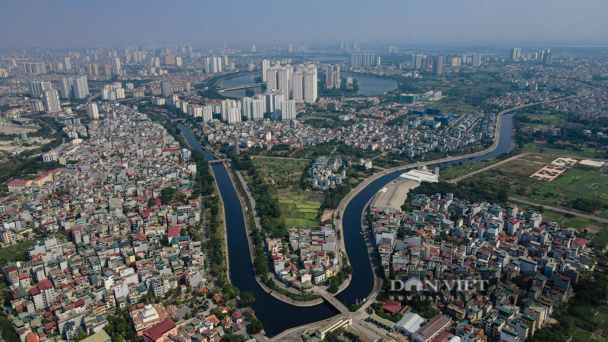 Ảnh ấn tượng tuần: Lãnh đạo Đảng, Nhà nước vào lăng viếng Bác và dàn xe hoa mừng ngày Phật đản- Ảnh 5.