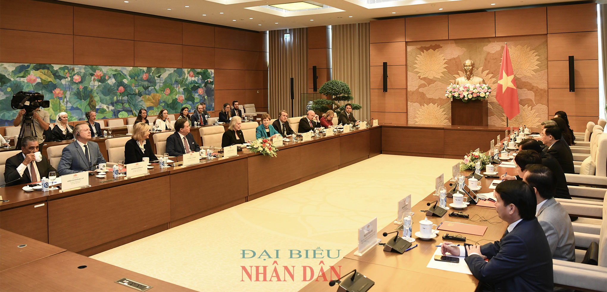 Chủ tịch Quốc hội Vương Đình Huệ tiếp Đoàn nghị sĩ Hoa Kỳ -0