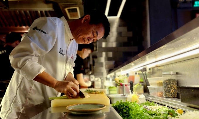 Chef Peter Cuong Franklin, owner of Anan Saigon restaurant, prepares dishes before opening. Photo: Bich Phuong