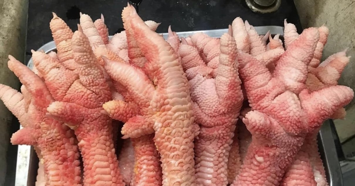 Chicken feet cost 200 thousand dong, customers still buy them to eat