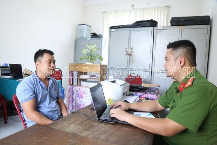 Driver Hoang Van Tinh at the Investigation Agency. (Photo: Dong Nai Police)