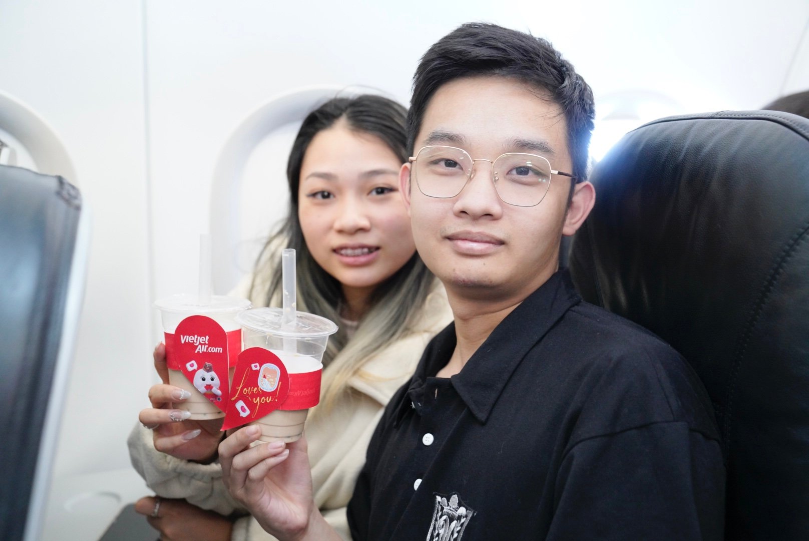 Cụ ông U90 tỏ tình với vợ ngọt ngào trên chuyến bay Vietjet ngày Valentine- Ảnh 6.