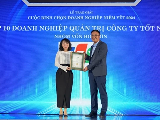 FPT nhận cú đúp giải thưởng bình chọn doanh nghiệp niêm yết