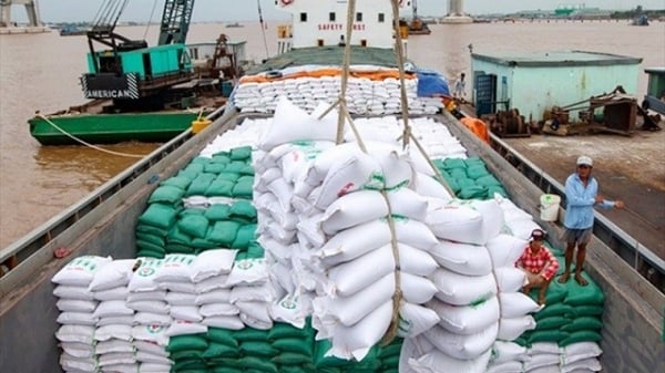 Inflation soars, Philippines hatches new plan to import rice