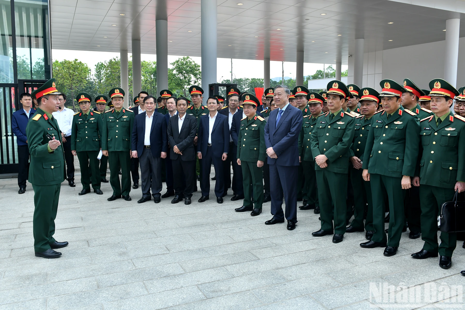 [Foto] Generalsekretär To Lam besucht und arbeitet im Vietnam Military History Museum Foto 3