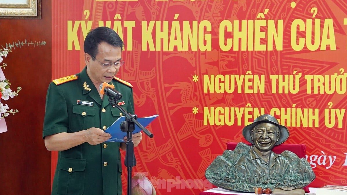 Ho Chi Minh Trail Museum receives war relics from Major General Hoang The Thien's family photo 8