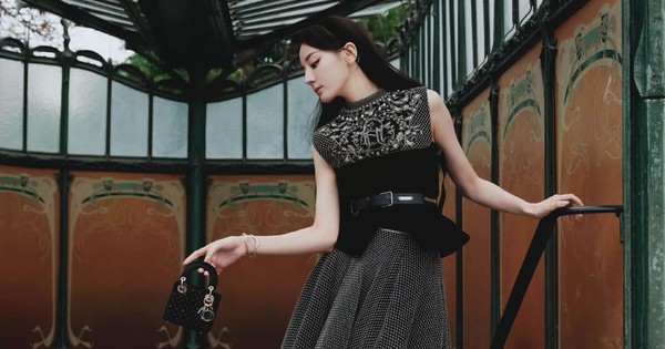 Nhiet Ba and Jisoo welcome autumn with luxurious all-black dresses