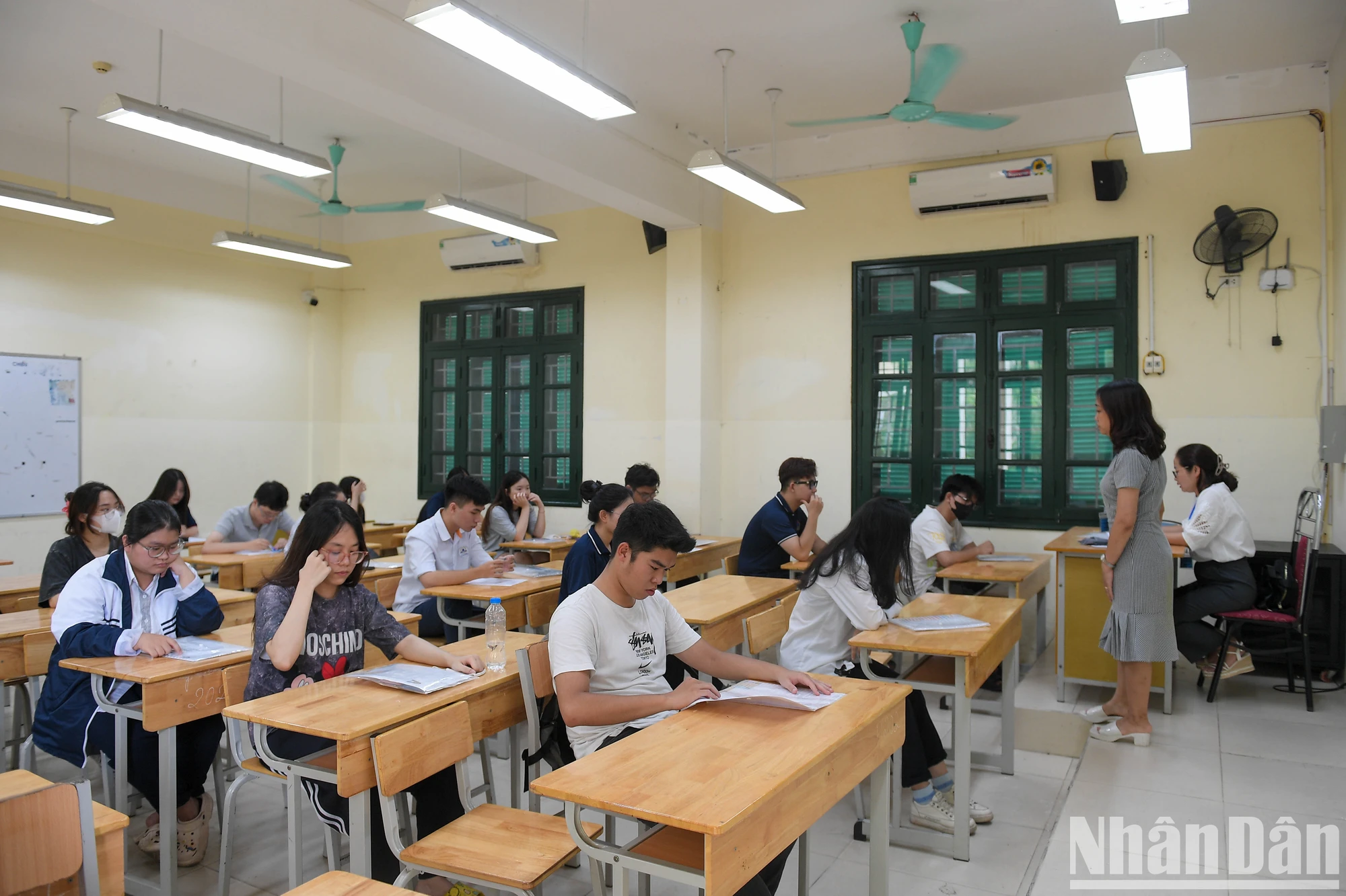 [Photo] More than 1 million candidates complete procedures to take the 2024 High School Graduation Exam photo 12