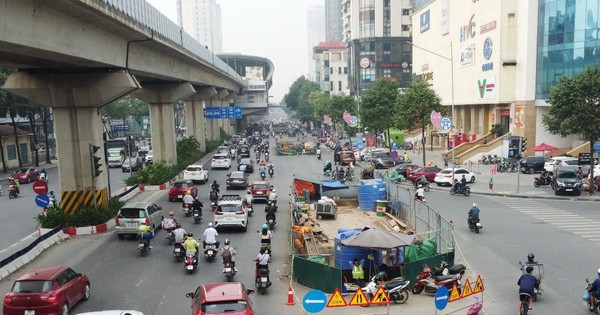 Lô cốt cũ 'đắp chiếu', lô cốt mới lại mọc trên đường Hà Nội