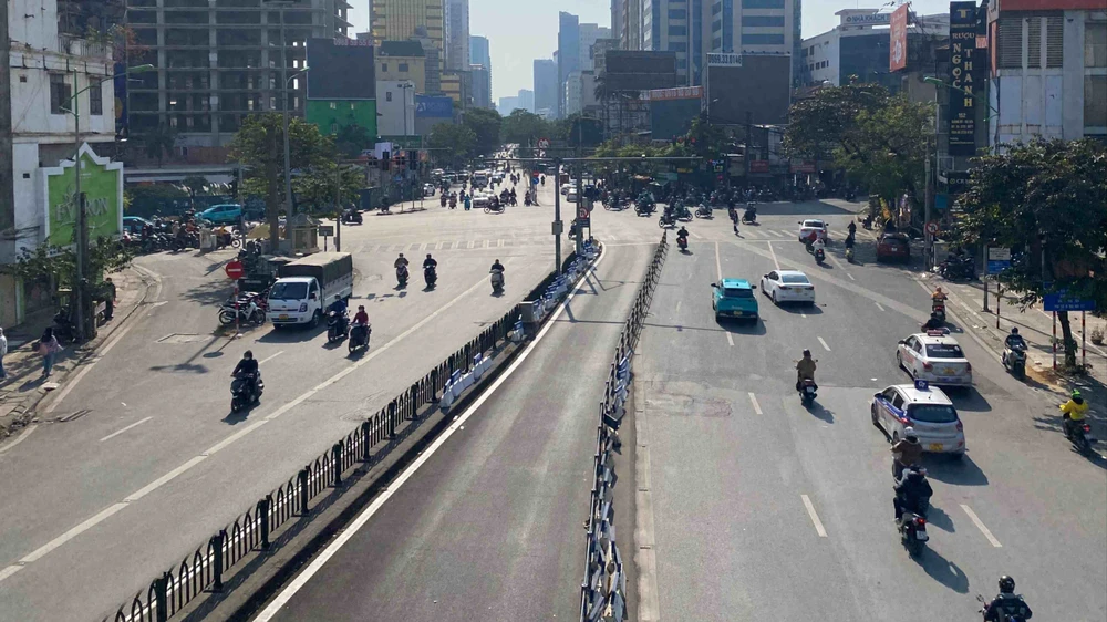 Bien qu'il fasse froid, le temps à Hanoi ces jours-ci est très agréable, ensoleillé et pratique pour voyager. Photo : VAN PHUC