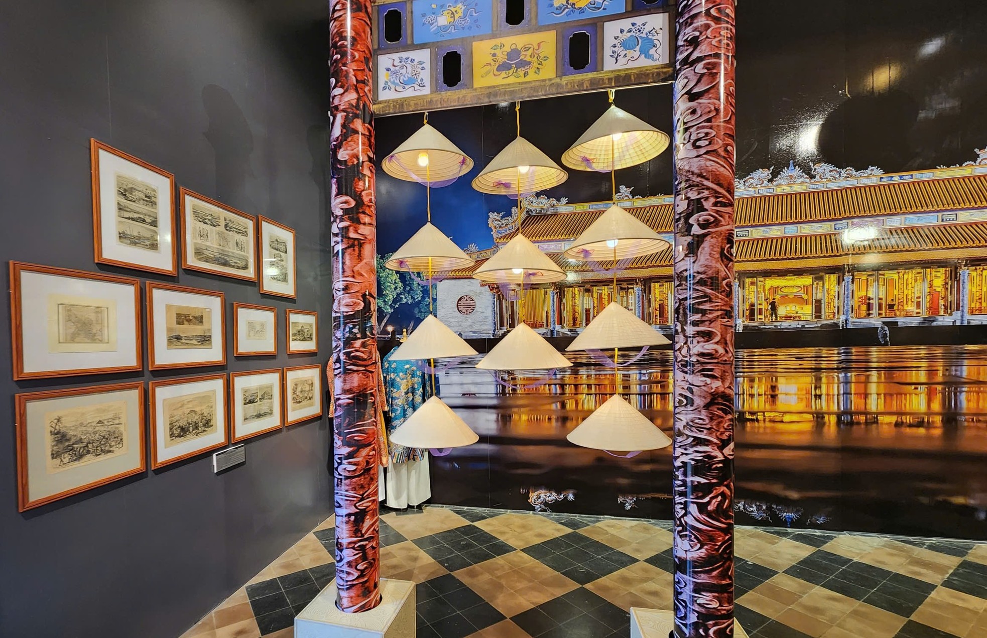 ホーチミン市で展示されているフエ地方フースアン地方の貴重な骨董品のクローズアップ写真1