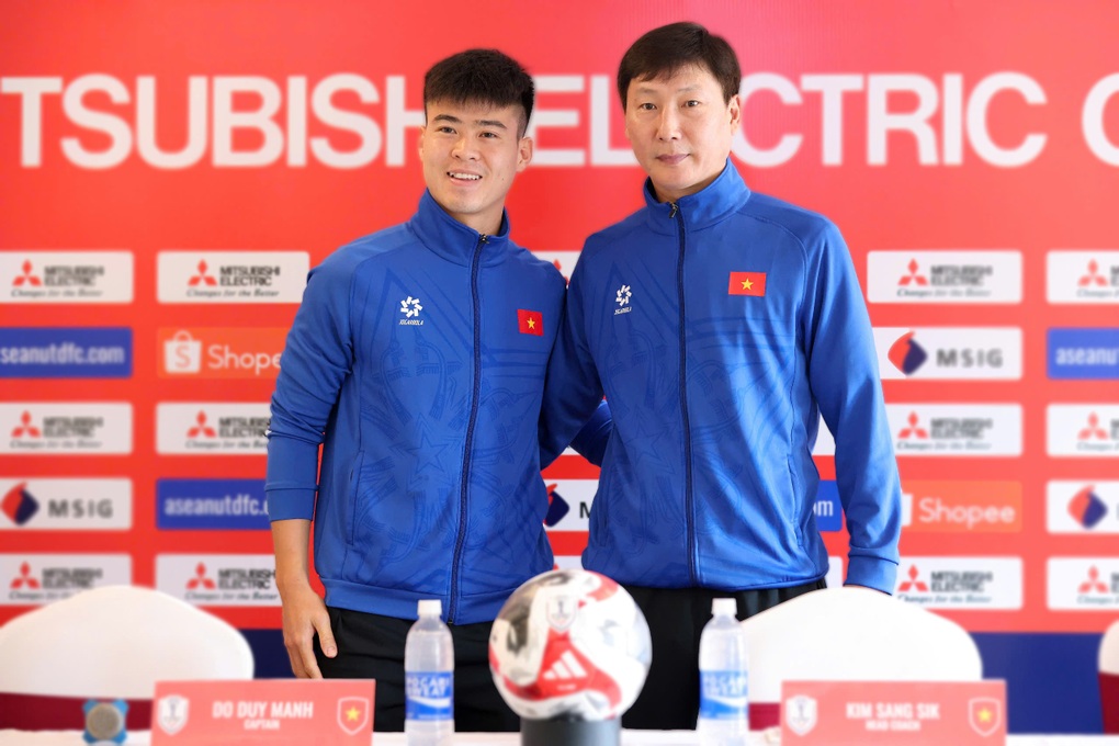 HLV Kim Sang Sik: Đội tuyển Việt Nam đã đặt một chân vào chung kết - 2