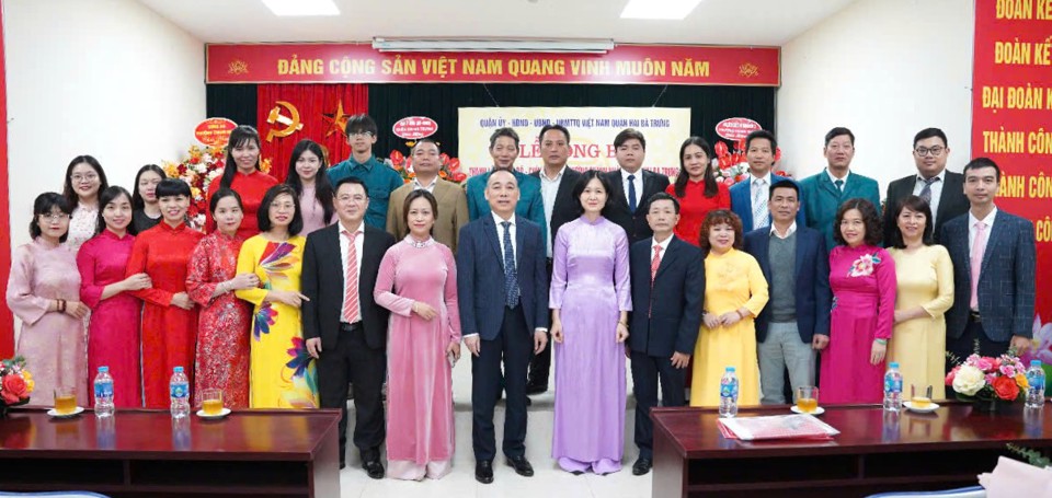 Collective of cadres and civil servants of Thanh Nhan ward (Hai Ba Trung district) after the arrangement