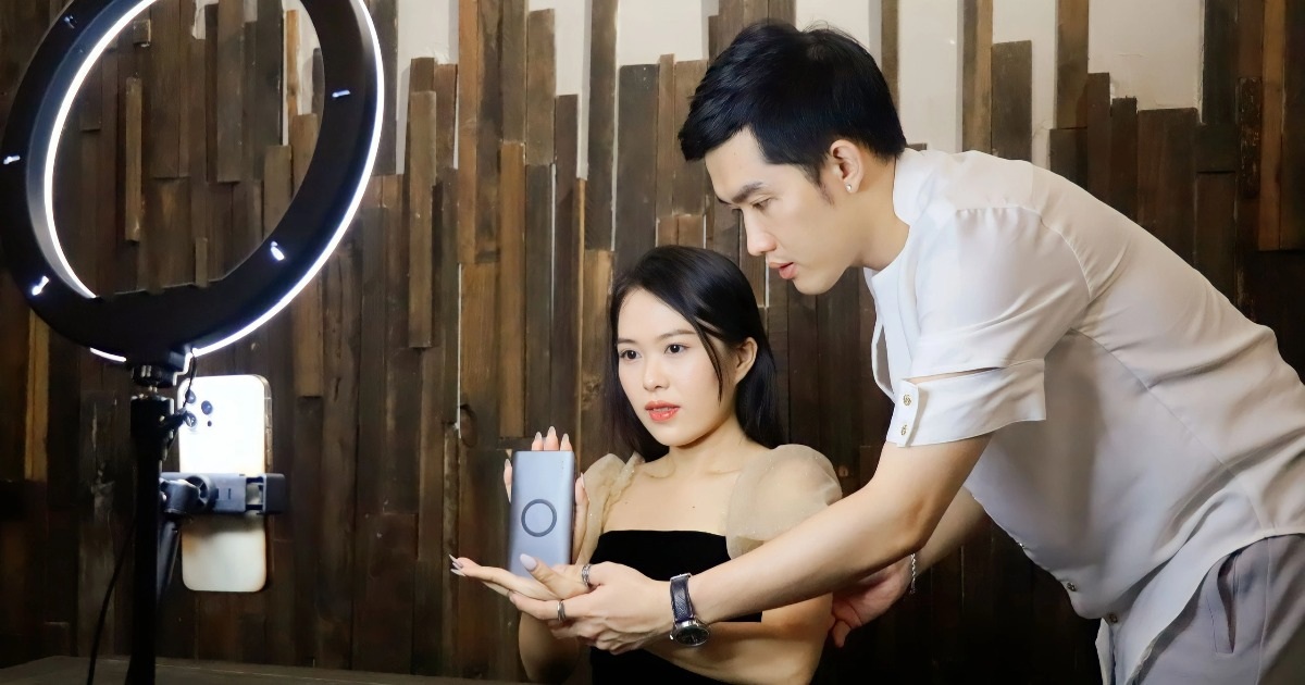 Nở rộ lớp dạy livestream, người học kiếm trăm triệu đồng mỗi lần lên sóng