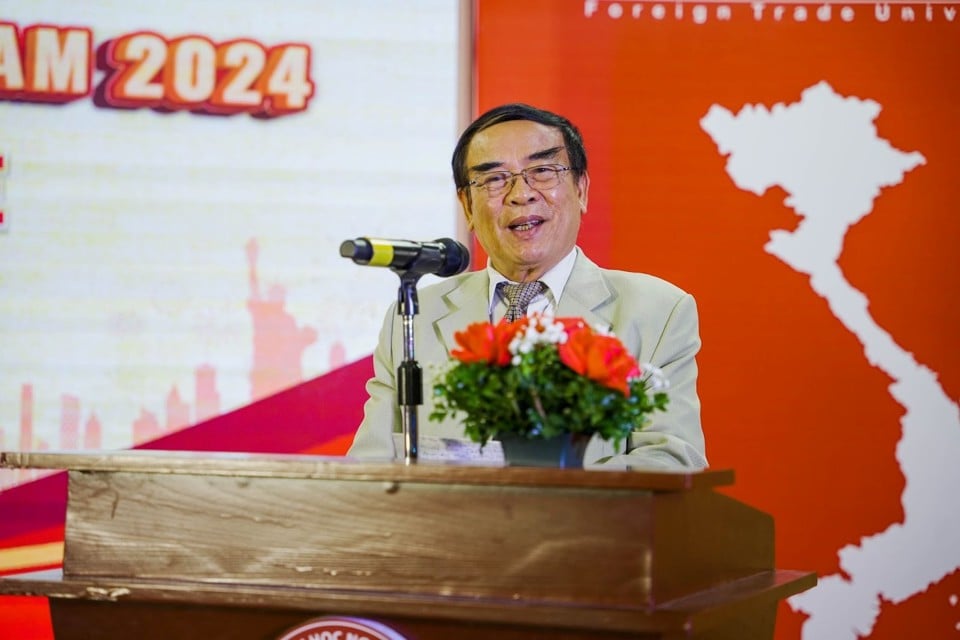 EOV コンテスト運営委員会の委員長である Ngo Quang Xuan 博士が歓迎のスピーチを行い、EOV 2024 全国決勝大会の開会を宣言しました。