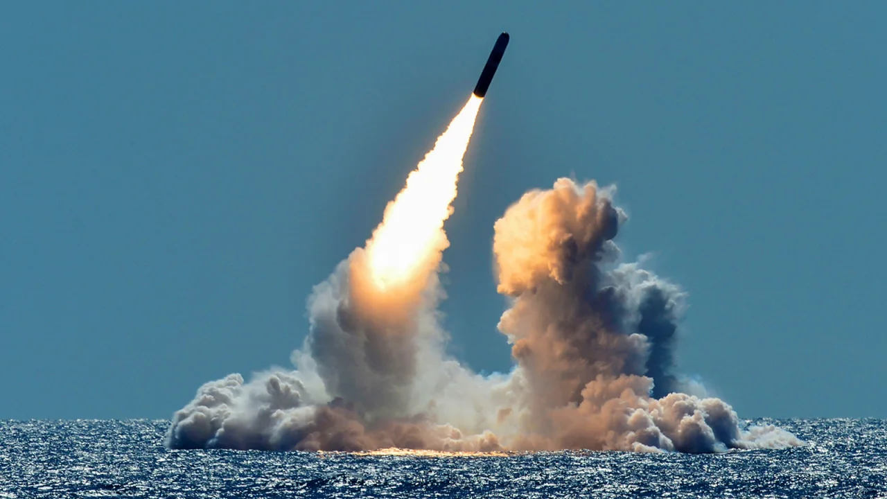Мир - Почему США отправили в Южную Корею подводные лодки-невидимки, но сообщили об этом всему миру? (Рисунок 2).