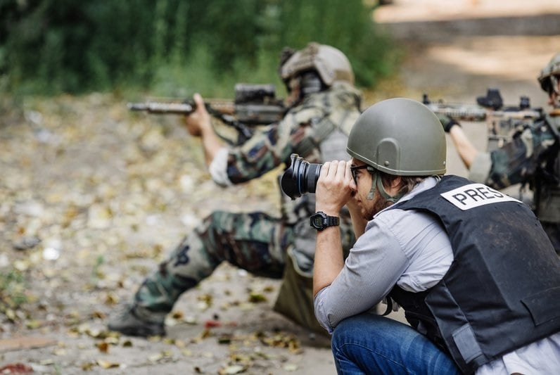 Un correspondant de guerre partage 6 expériences de reportage sur les conflits image 1