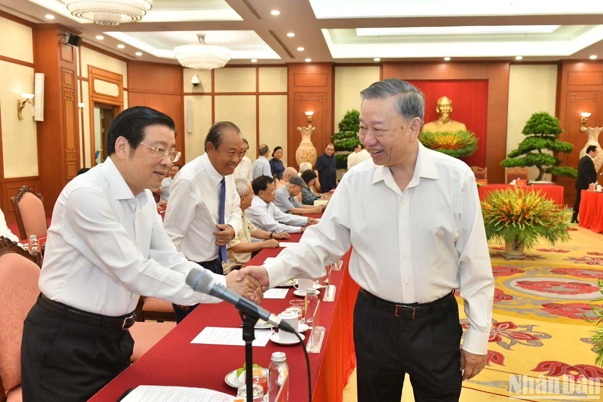 [Photo] General Secretary and President To Lam chaired a meeting with leaders and former leaders of the Party and State photo 3