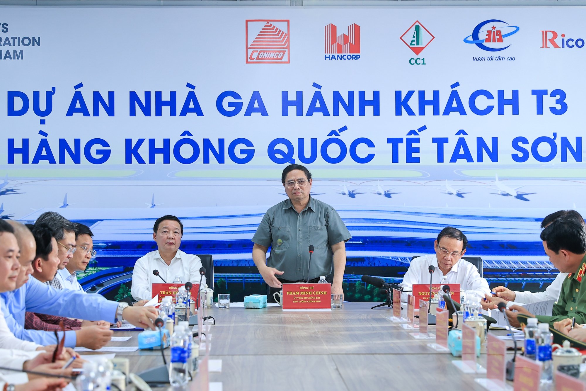 Focus - Prime Minister: Strive to complete Tan Son Nhat T3 station by April 30, 2025 (Photo 2).