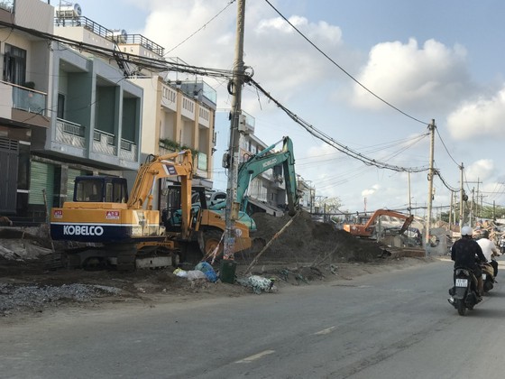 Long Kieng bridge project behind schedule due to sluggish relocation of power system photo 3