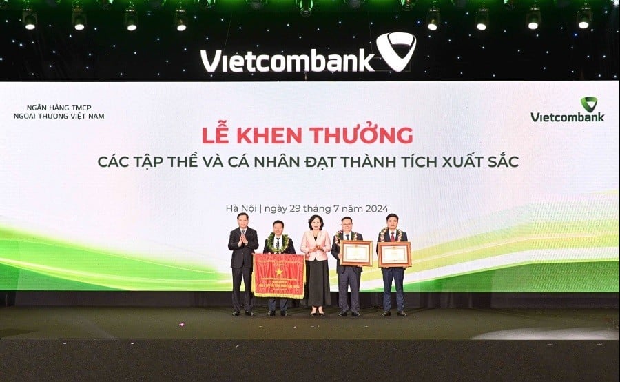 Vietcombank, 당 비서, 이사회 의장 및 고위 인사에 대한 결정 발표