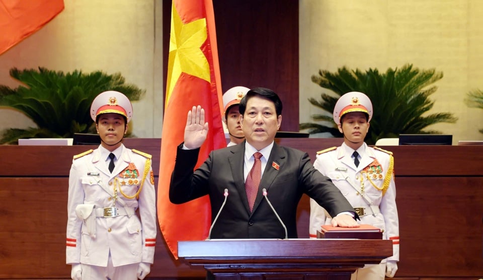 Genosse Luong Cuong – Präsident der Sozialistischen Republik Vietnam legt seinen Amtseid ab. Foto: VNA