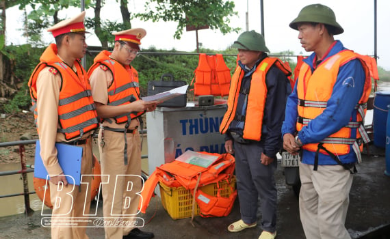 Bảo đảm an ninh trật tự trên tuyến sông Hồng