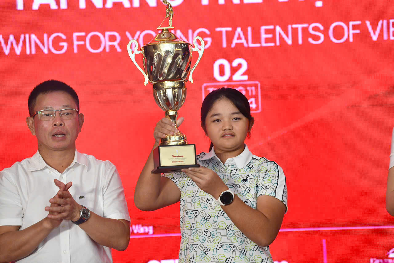 Nữ golfer 12 tuổi bất ngờ vô địch Tiền Phong Golf Championship 2024- Ảnh 2.