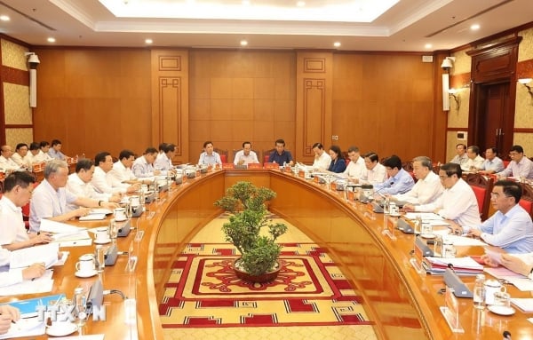 General Secretary and President To Lam chaired the meeting of the 14th Party Congress Document Subcommittee.