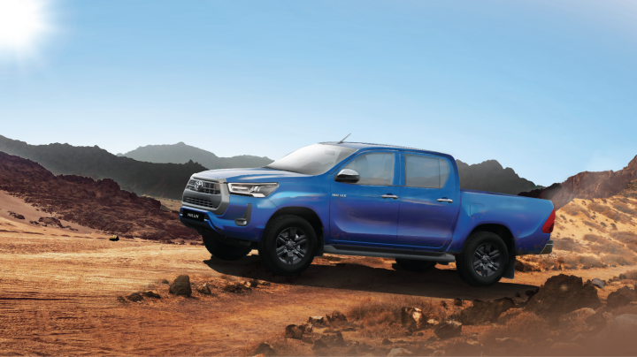 Toyota Hilux returns to Vietnam with Euro 5 engine - 1