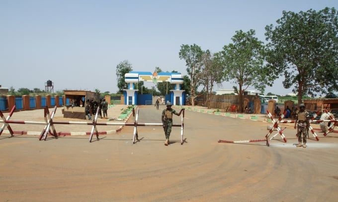 À l'extérieur de la base militaire française de Niamey, au Niger, le 8 septembre. Photo : Reuters