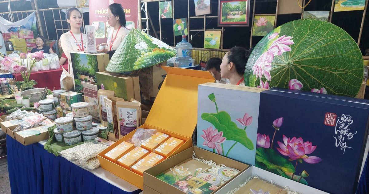 Hanoi opens series of activities to honor the value of lotus flowers