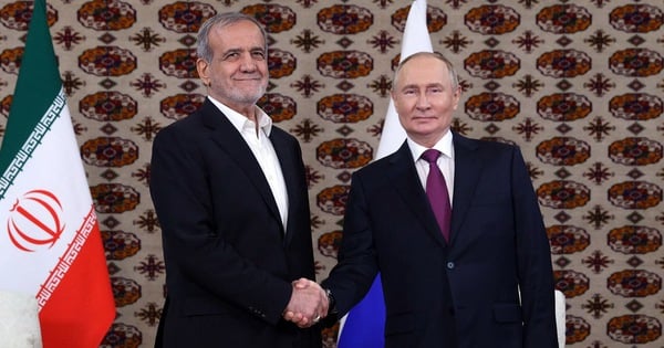 Der russische und der iranische Präsident diskutieren über internationale Themen