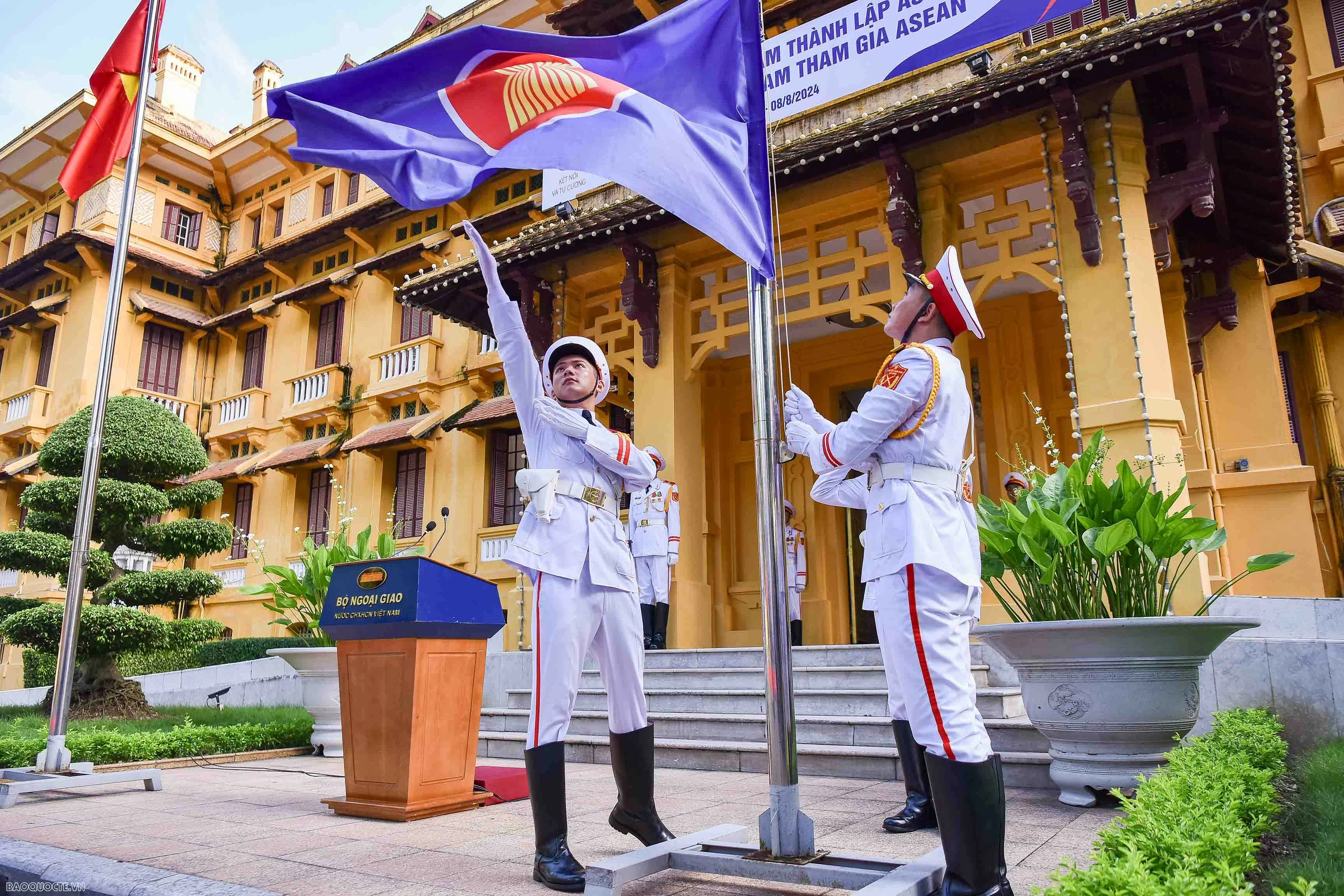 Việt Nam cùng ASEAN:  Đổi mới để bay cao, sáng tạo để vươn xa, hội nhập để phát triển