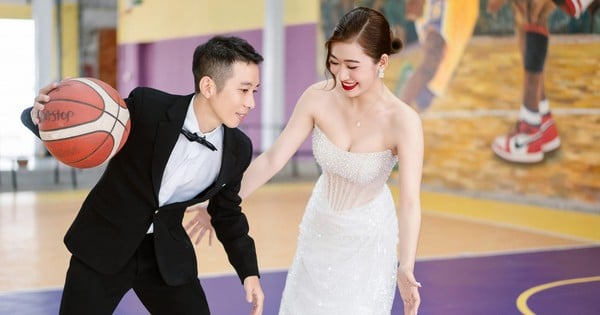 Impressed with creative wedding photos on the basketball court