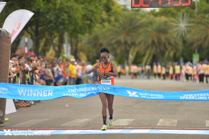 Muriuki won the 42km female race at the VnExpress Marathon Sparkling Quy Nhon 2023 on June 11. Photo: VnExpress Marathon