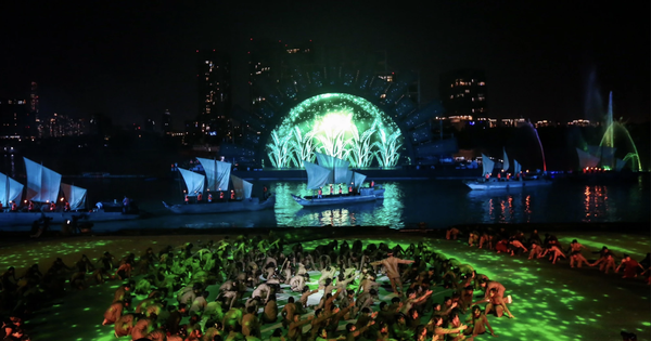 Espectacular musical 'Tren legendario' en el río Saigón