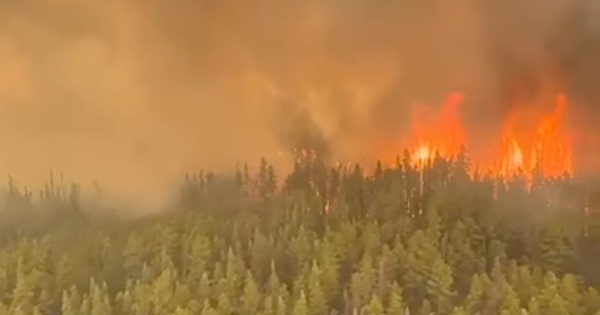 Les feux de forêt au Canada s'aggravent, la fumée se propage aux États-Unis et en Norvège