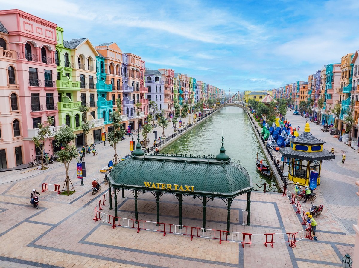 Venice card market index before the opening day of Mega Grand World Hanoi picture 5