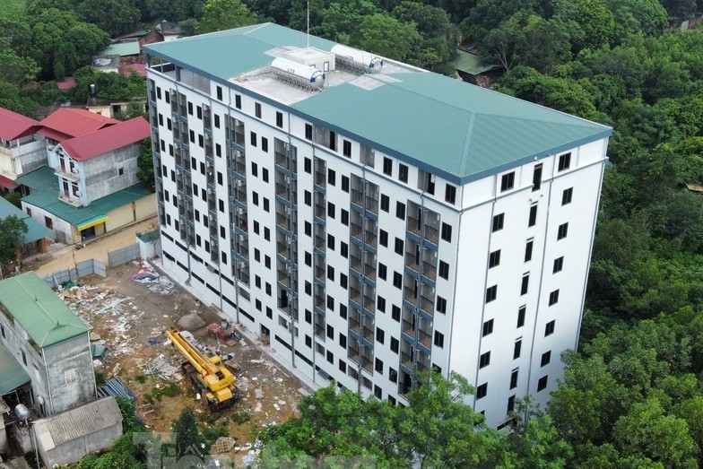 Mini-Apartmentgebäude über 6 Etagen in Hanoi auf landwirtschaftlichem Land gebaut