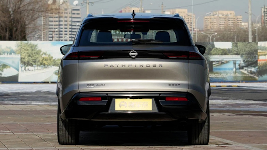 Nissan Pathfinder 2024 модель внедорожника длиной более 51 метра, цена около 780 миллионов донгов, изображение 3